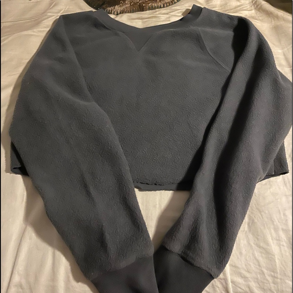 Dark grey gray cropped long sleeve crew neck